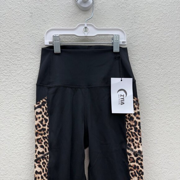 Zyia Leopard Pocket Brilliant Athletic Active Capri Leggings Womens size 2 NEW - Picture 3 of 9